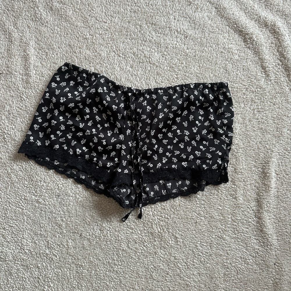 Bloomers black and white floral